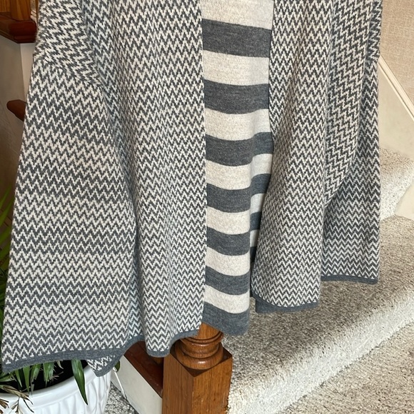Cozy Neutral Wool Cardigan - Picture 3 of 10